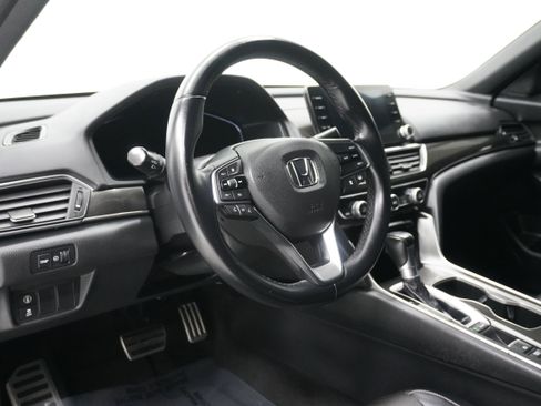 Used 2018 Honda Accord Sport image 9