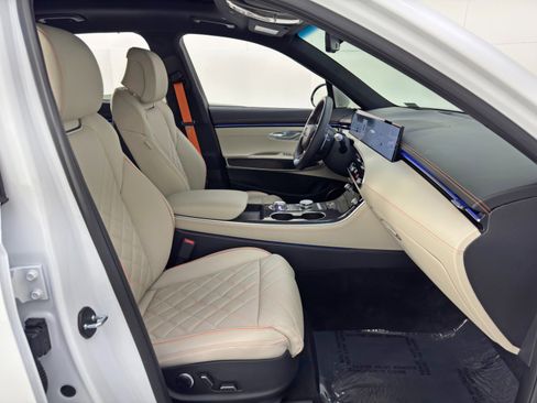 Used 2026 Genesis GV70 3.5T Sport Prestige image 12