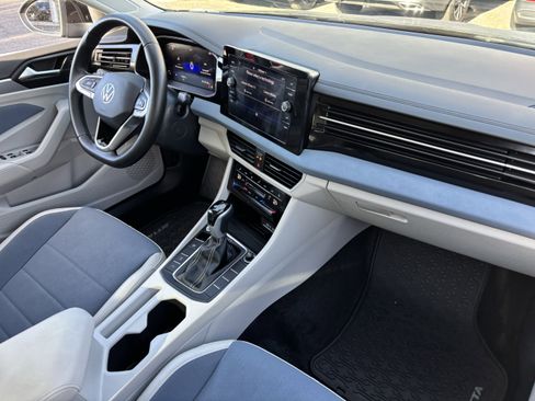 Certified 2025 Volkswagen Jetta SE image 10