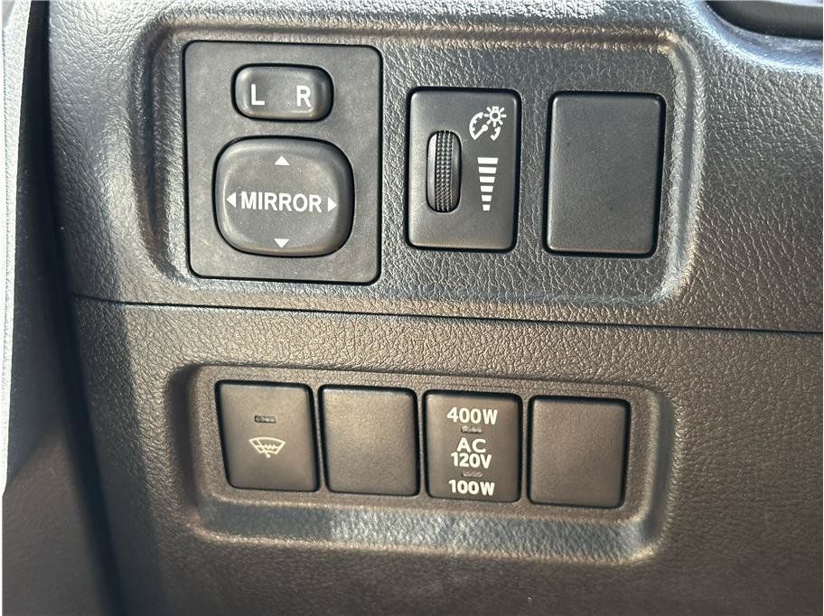 Used 2017 Toyota 4Runner SR5 AWD/4WD image 28