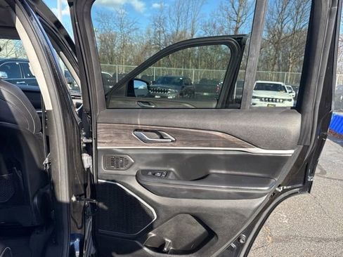 Used 2022 Jeep Grand Cherokee Limited image 32