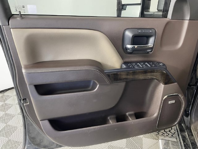 Used 2015 GMC Sierra 2500 Denali w/ Duramax Plus Package AWD/4WD image 10