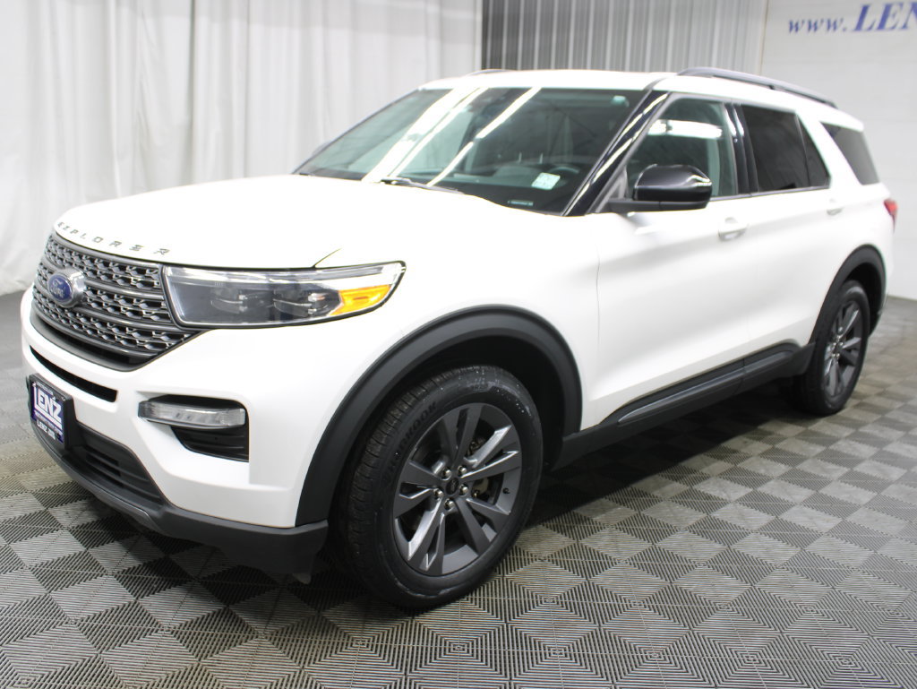 Used 2023 Ford Explorer XLT w/ XLT Sport Appearance Package AWD/4WD image 9