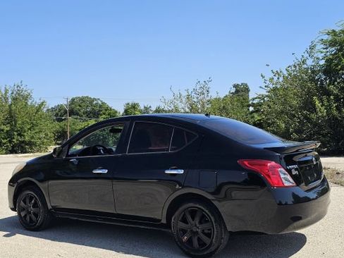 Used 2014 Nissan Versa SV FWD image 4