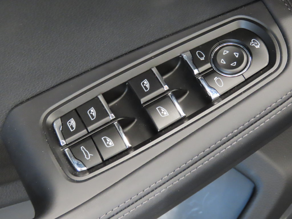 Certified 2026 Porsche Macan GTS AWD/4WD image 38