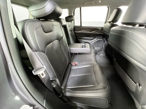 Used 2022 Jeep Grand Cherokee Limited image 24