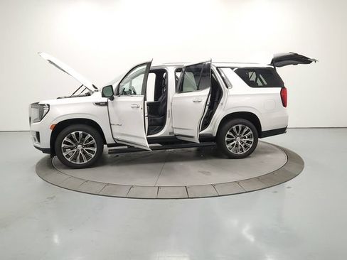 Used 2021 GMC Yukon Denali w/ Denali Premium Package AWD/4WD image 13