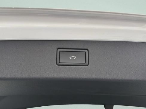 New 2026 Volkswagen Tiguan SE R-Line FWD image 23