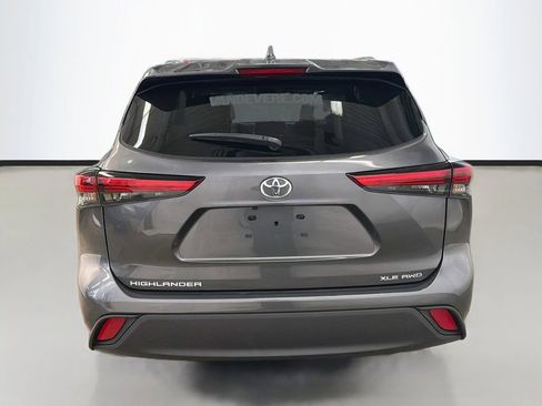 Used 2023 Toyota Highlander XLE AWD/4WD image 9