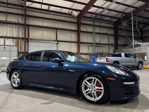 Used 2014 Porsche Panamera 4 AWD/4WD image 3