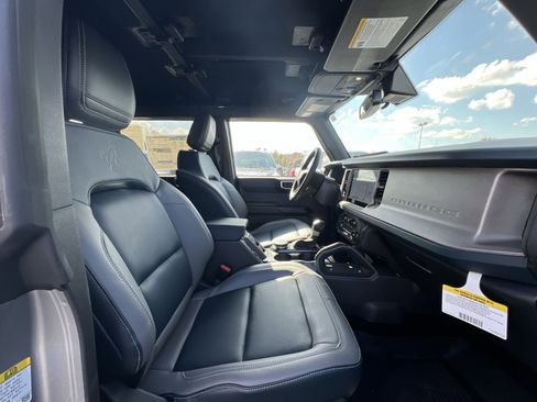 New 2024 Ford Bronco Outer Banks w/ Sasquatch Package image 26