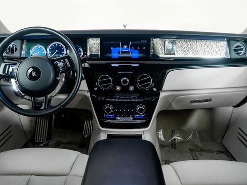 Used 2019 Rolls-Royce Phantom Sedan image 55