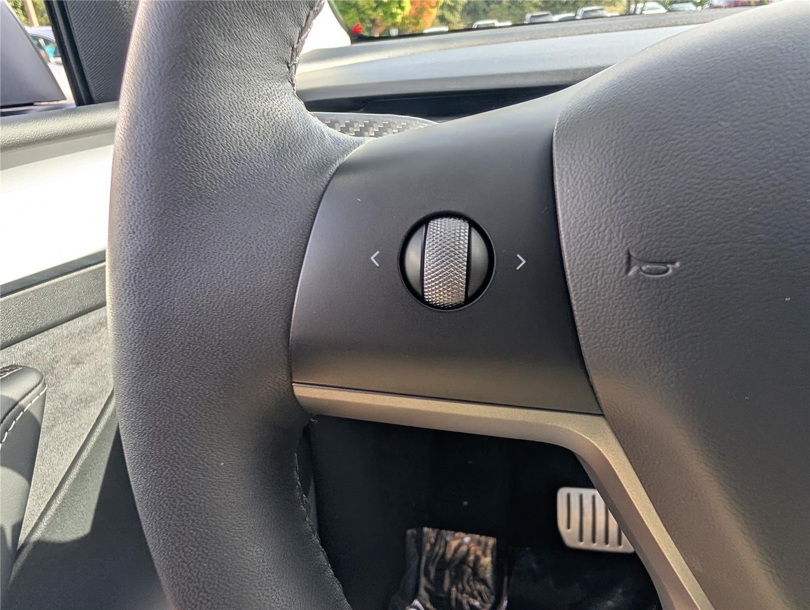 Used 2022 Tesla Model Y Performance AWD/4WD image 23