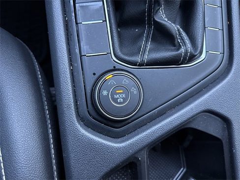 Used 2022 Volkswagen Taos SE image 22