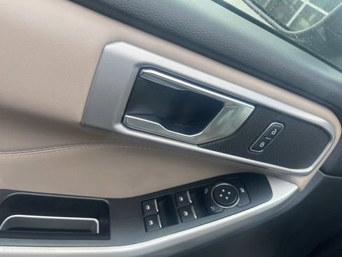 Used 2022 Ford Explorer XLT w/ Equipment Group 202A image 25