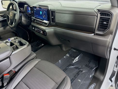 Used 2024 Chevrolet Silverado 1500 LT AWD/4WD image 29