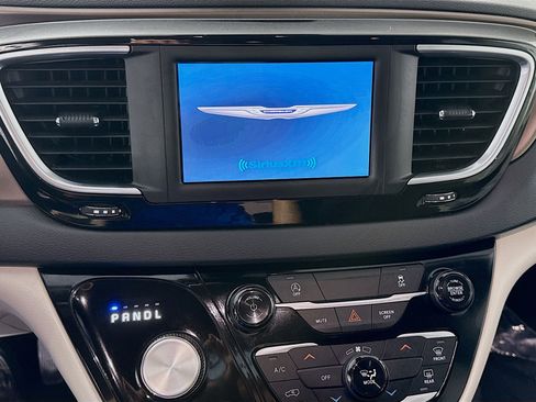 Used 2023 Chrysler Voyager LX FWD image 18