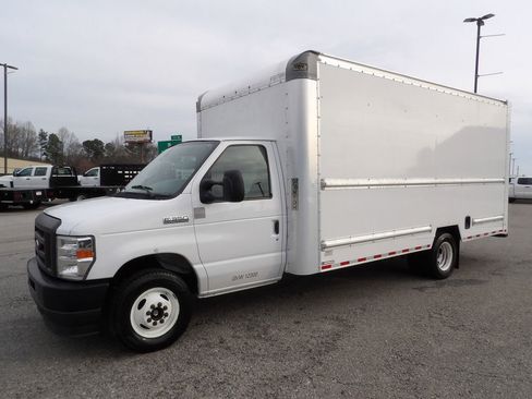 Used 2021 Ford E-350 and Econoline 350 Super Duty image 3