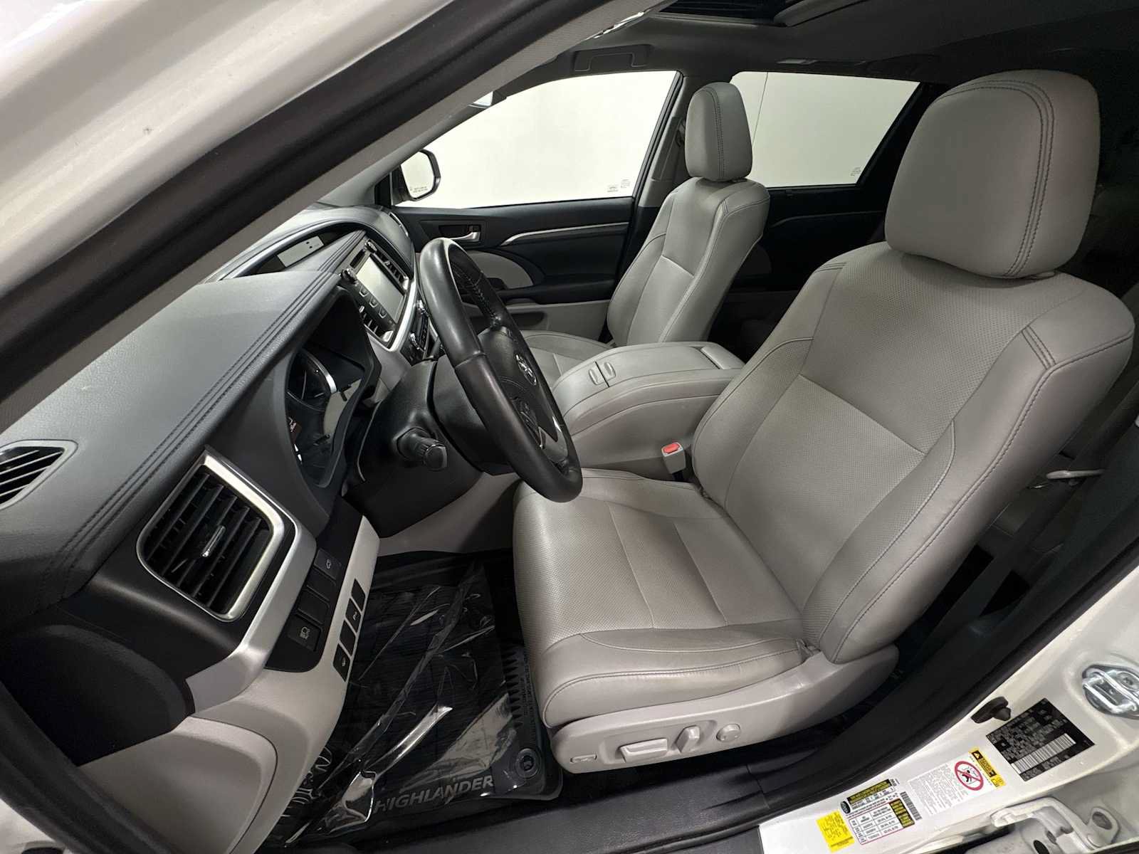 Certified 2019 Toyota Highlander Limited AWD/4WD image 13