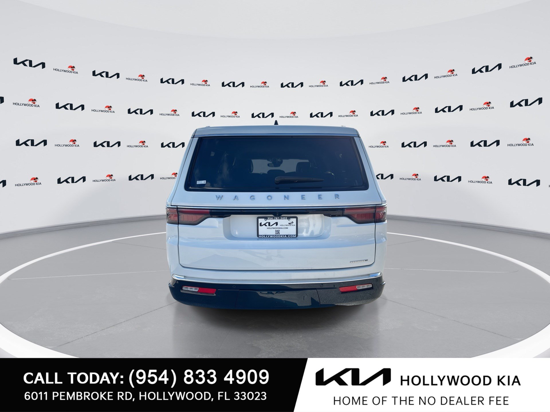 Used 2024 Jeep Wagoneer L Series III w/ Flexible Seating Group AWD/4WD image 7