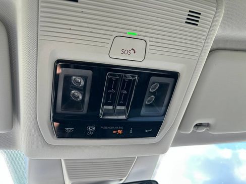 Certified 2025 Volkswagen Tiguan SE w/ Panoramic Sunroof Package AWD/4WD image 41