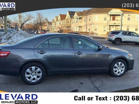 Used 2010 Toyota Camry LE image 8