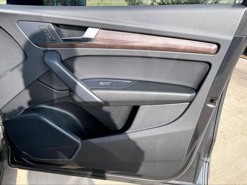 Used 2024 Audi Q5 Premium image 21