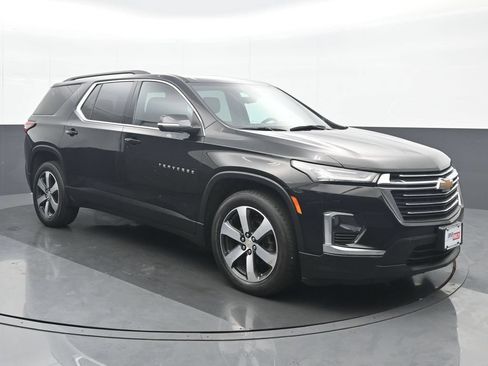 Used 2023 Chevrolet Traverse LT w/ LT Premium Package AWD/4WD image 9