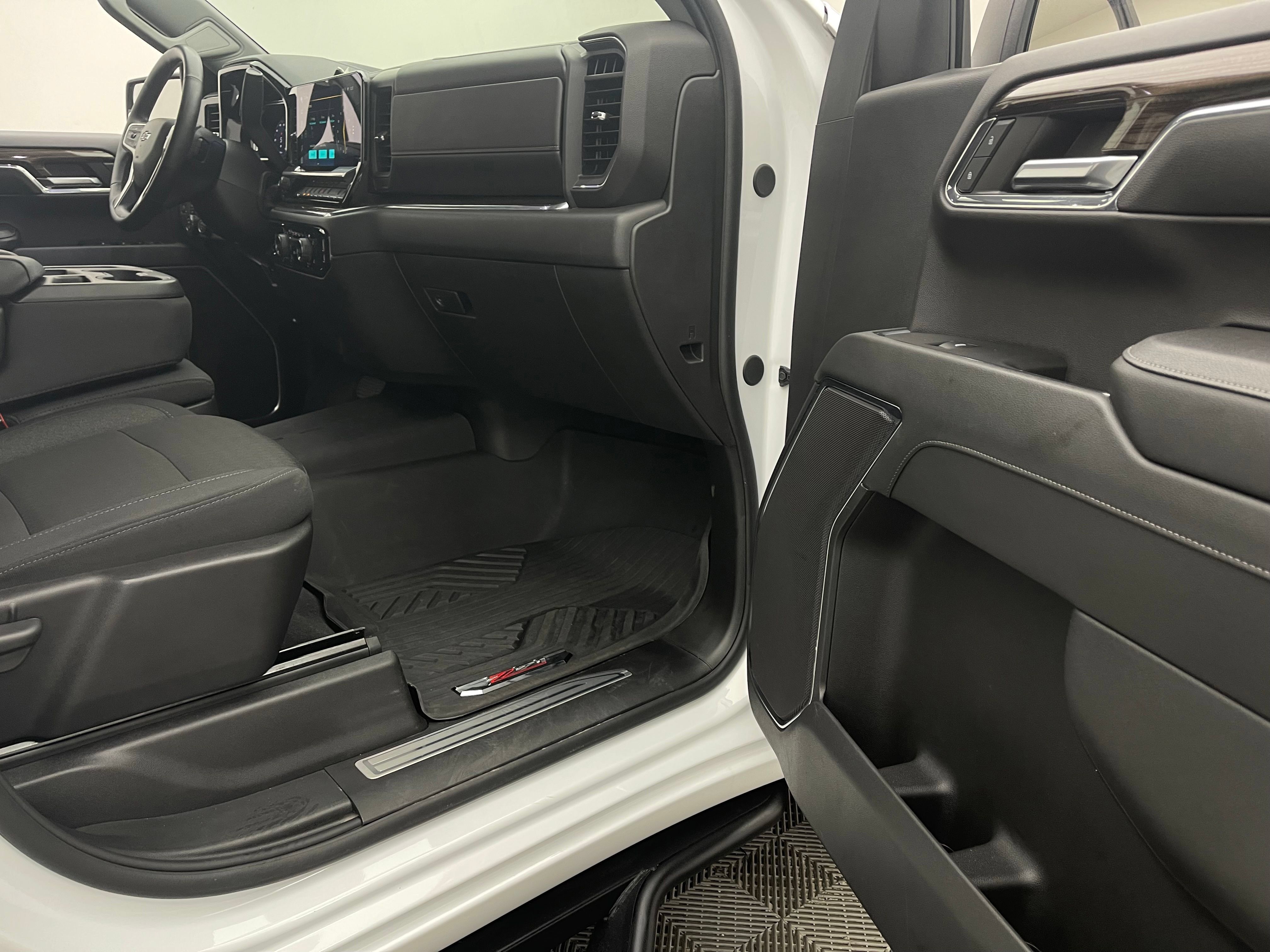 Used 2024 Chevrolet Silverado 1500 RST AWD/4WD image 31