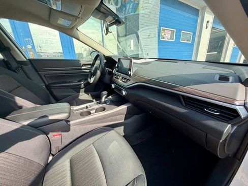 Used 2025 Nissan Altima 2.5 SV FWD image 20