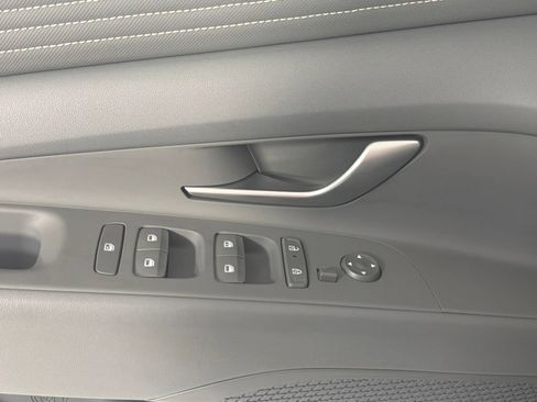 Certified 2025 Hyundai Elantra SEL FWD image 13