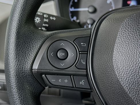 Used 2025 Toyota Corolla LE image 16