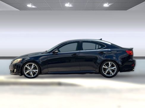 Used 2009 Lexus IS 250 w/ Preferred Accessory Pkg RWD image 2
