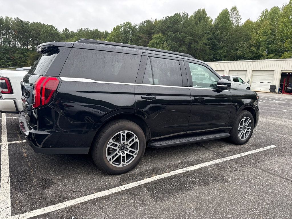 Used 2025 Ford Expedition Active AWD/4WD image 14