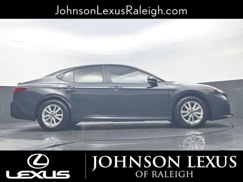 Used 2025 Toyota Camry image 22