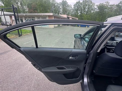 Used 2016 Honda Accord LX image 22