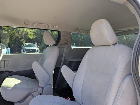 Certified 2017 Toyota Sienna L image 22