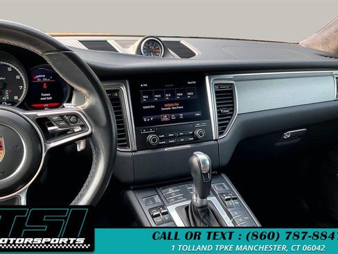 Used 2017 Porsche Macan Turbo AWD/4WD image 6