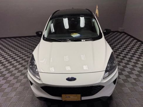 Used 2022 Ford Escape SE w/ SE Sport Appearance Package AWD/4WD image 5