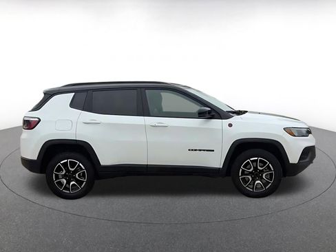 Used 2025 Jeep Compass Trailhawk AWD/4WD image 15