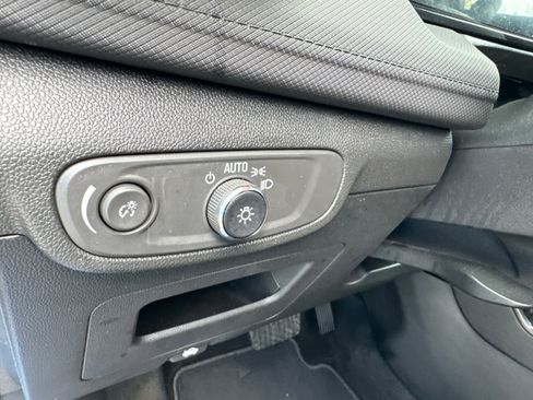 Used 2024 Chevrolet TrailBlazer LT w/ Driver Confidence Package FWD image 17