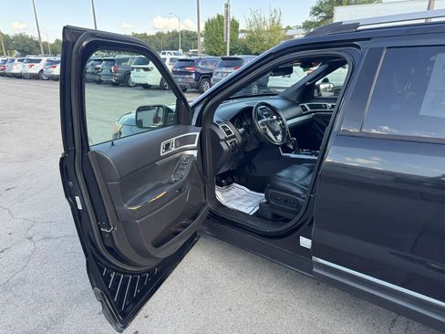 Used 2014 Ford Explorer XLT w/ Equipment Group 202A FWD image 17