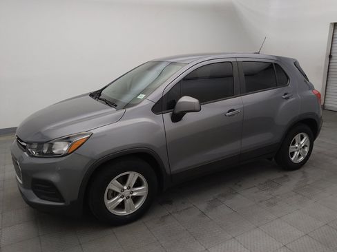 Used 2020 Chevrolet Trax LS FWD image 2