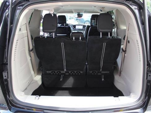Used 2022 Chrysler Pacifica Touring-L w/ Uconnect Theater Family Group AWD/4WD image 28