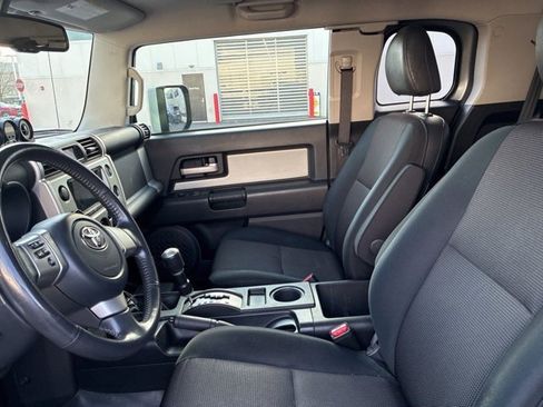 Used 2010 Toyota FJ Cruiser 4WD image 26