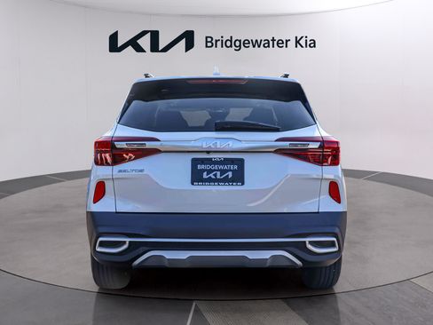 Used 2023 Kia Seltos EX AWD/4WD image 5