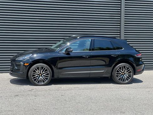 Certified 2025 Porsche Macan image 2