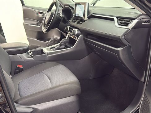 Used 2025 Toyota RAV4 XLE image 18