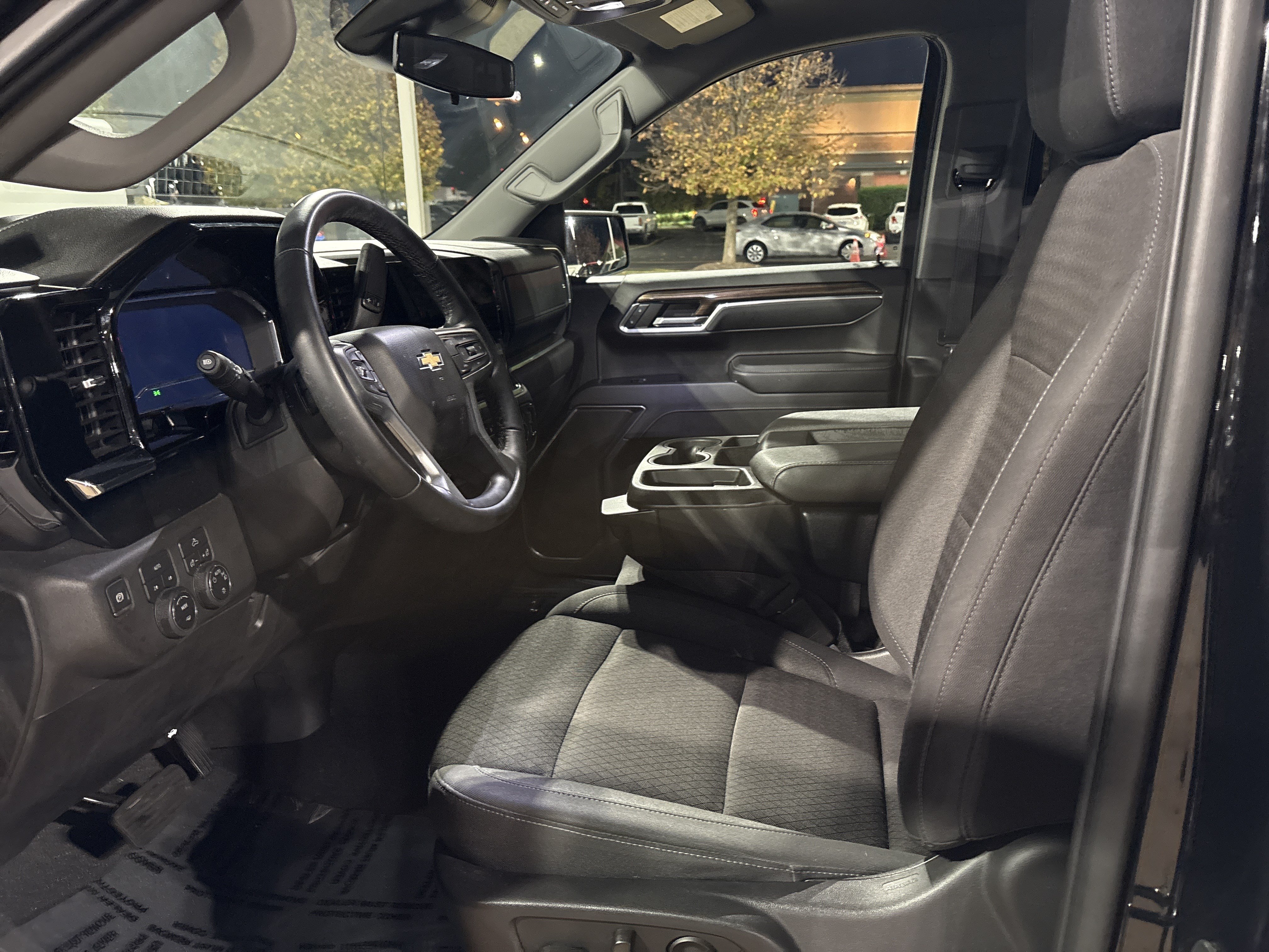 Used 2024 Chevrolet Silverado 1500 LT AWD/4WD image 11