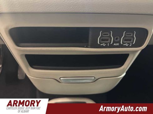 Used 2024 Chrysler Pacifica Touring-L image 19